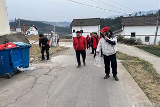 为何捐建球场？高雷雷：山里的孩子用得东西不应比城里孩子差